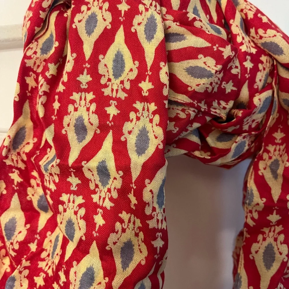 Red Patterned Scarf - Picture 6 of 6
